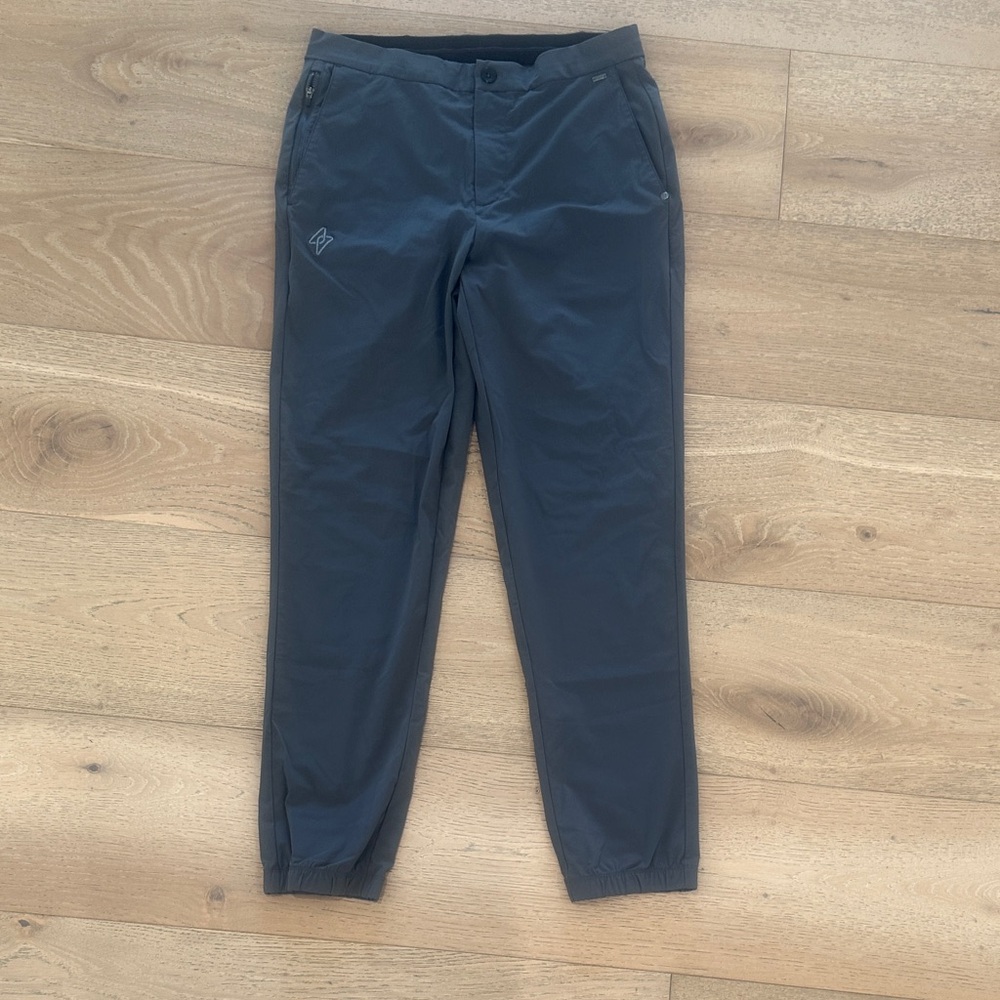 Men’s Vuori warm gray Jogger Pants-(branded)